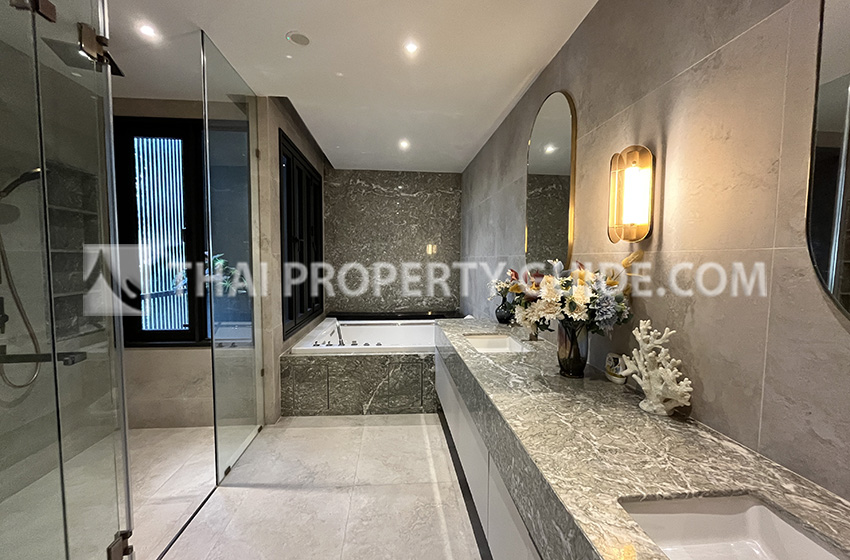 House with Private Pool in Pattanakarn 