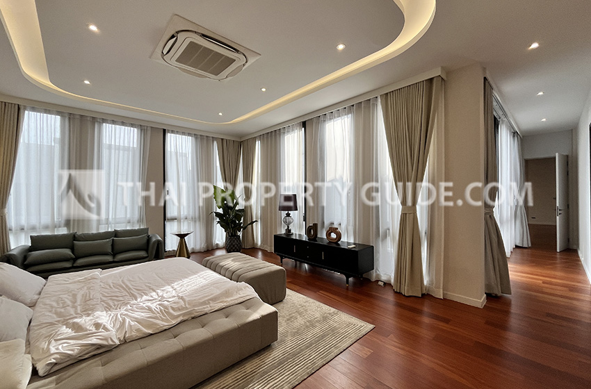 House with Private Pool in Pattanakarn 