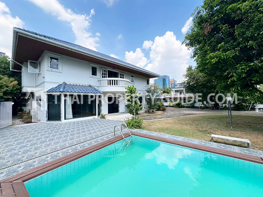 House with Private Pool in Sukhumvit 