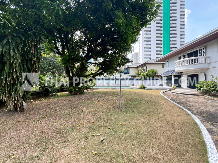 House with Private Pool in Sukhumvit 