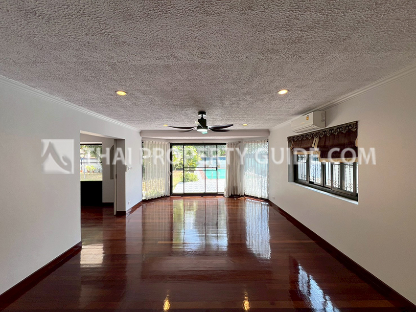 House with Private Pool in Sukhumvit 