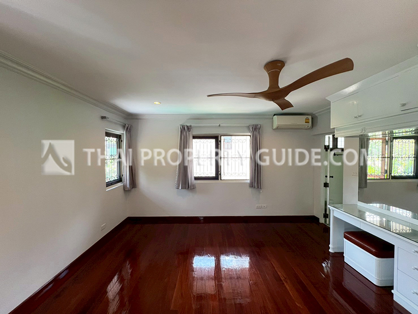 House with Private Pool in Sukhumvit 
