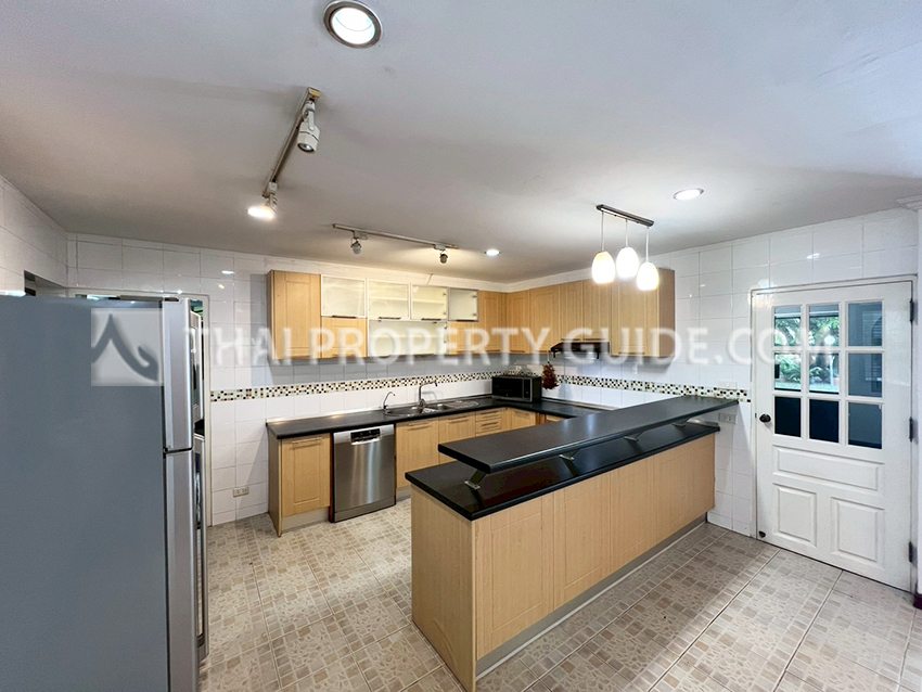 House with Private Pool in Sukhumvit 