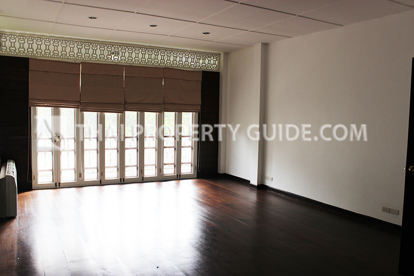 House with Private Pool in Sukhumvit 
