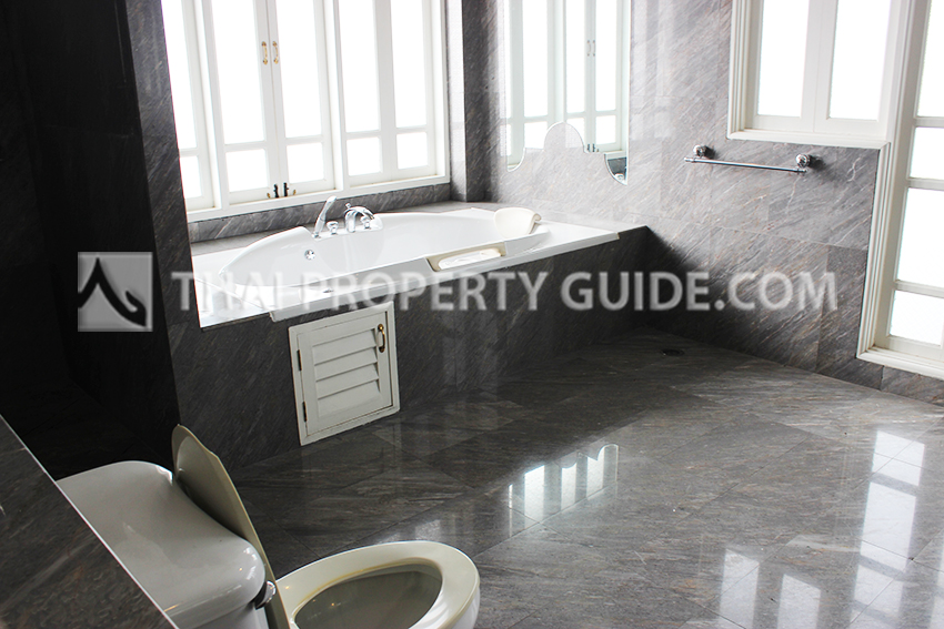 House with Private Pool in Sukhumvit 
