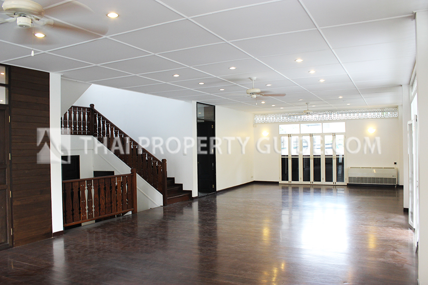 House with Private Pool in Sukhumvit 