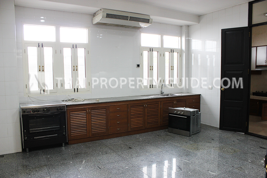 House with Private Pool in Sukhumvit 
