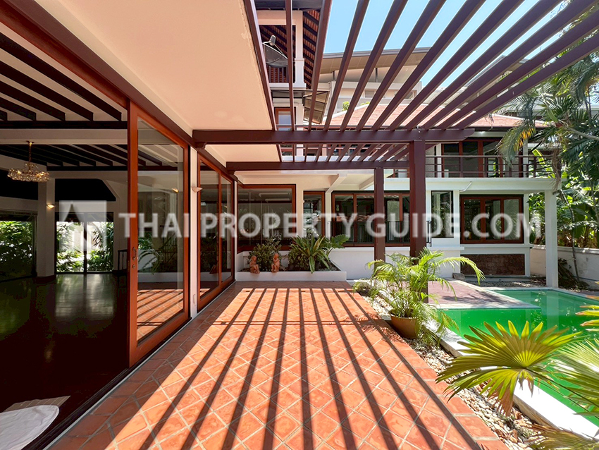 House with Private Pool in Sukhumvit 