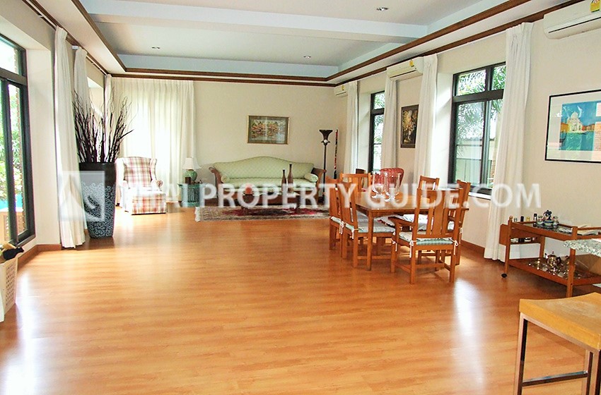 House with Private Pool in Sukhumvit 