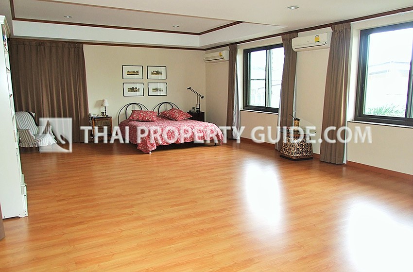 House with Private Pool in Sukhumvit 