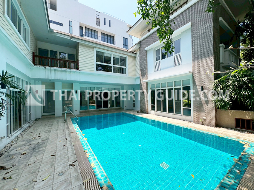 House with Private Pool in Sukhumvit
