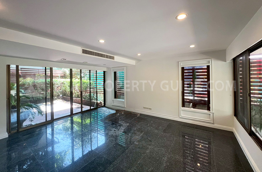 House with Private Pool in Sukhumvit 