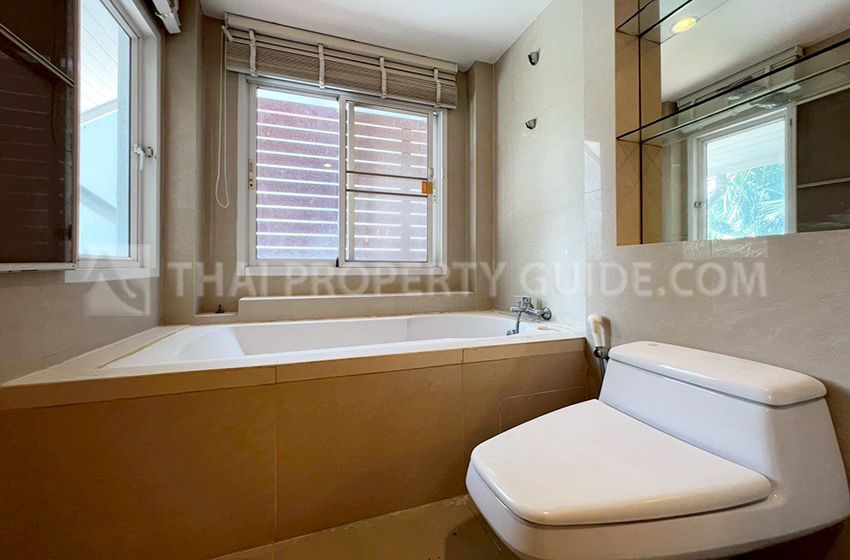 House with Private Pool in Sukhumvit 