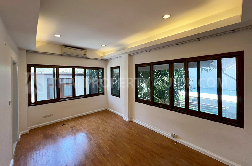 House with Private Pool in Sukhumvit 