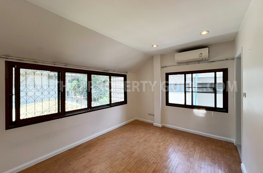 House with Private Pool in Sukhumvit 
