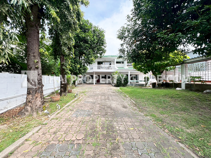 House with Private Pool in Sukhumvit : Panya Village On-Nut 