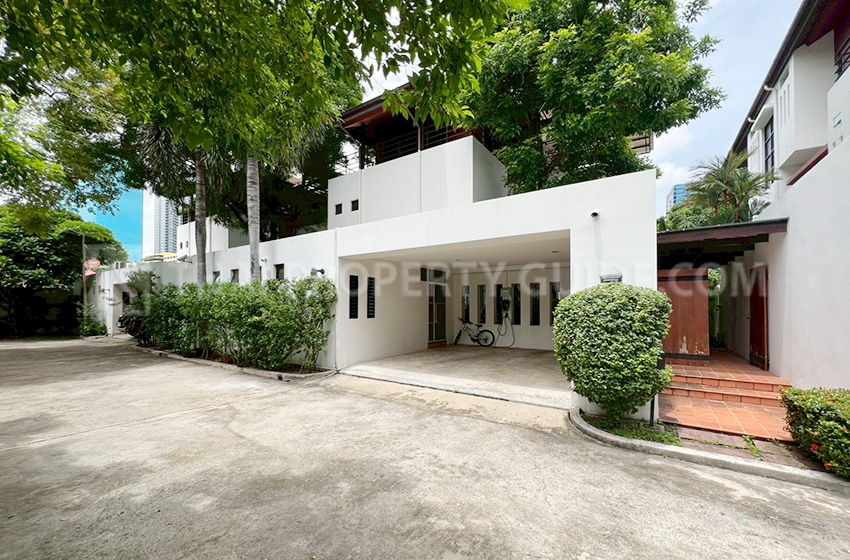 House with Private Pool in Sukhumvit 