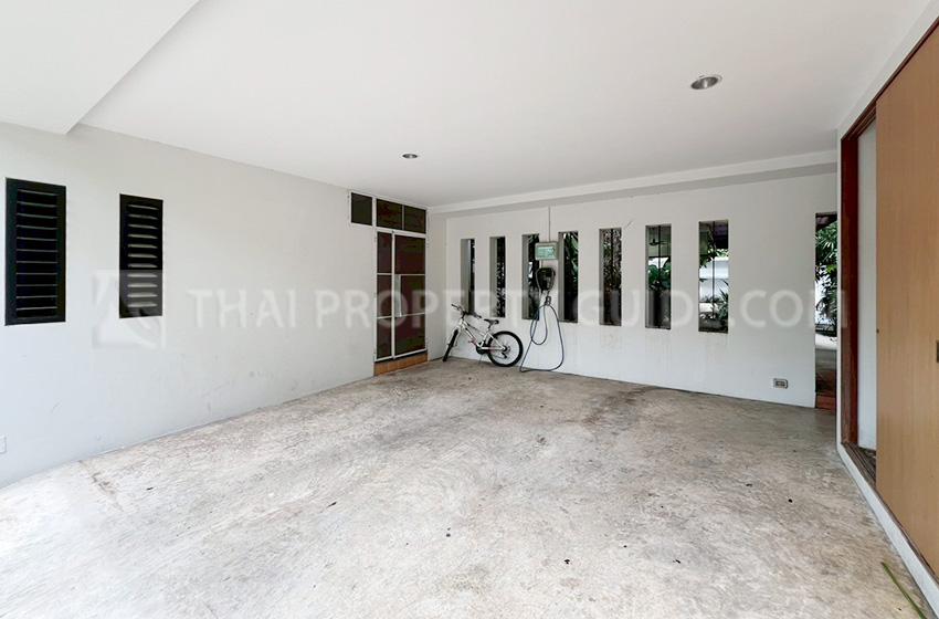 House with Private Pool in Sukhumvit 