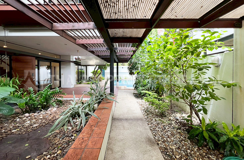 House with Private Pool in Sukhumvit 