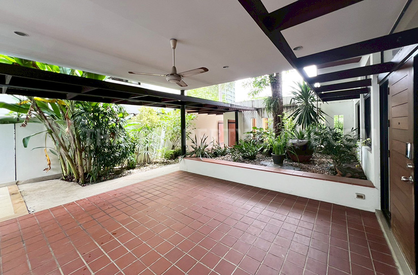 House with Private Pool in Sukhumvit 
