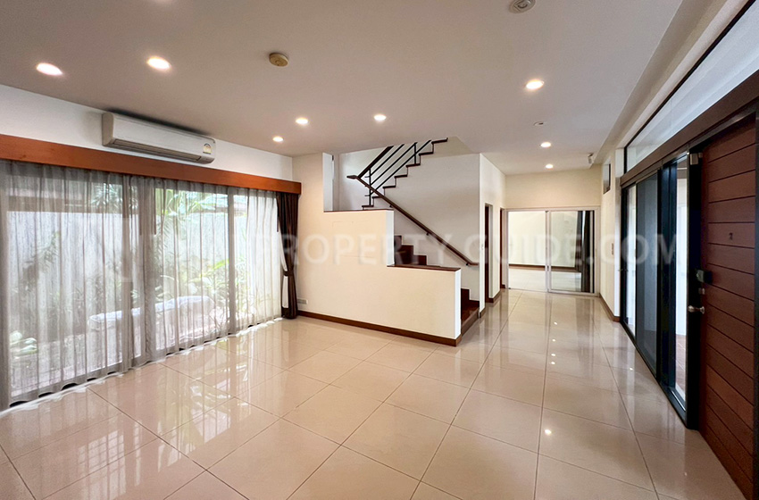 House with Private Pool in Sukhumvit 