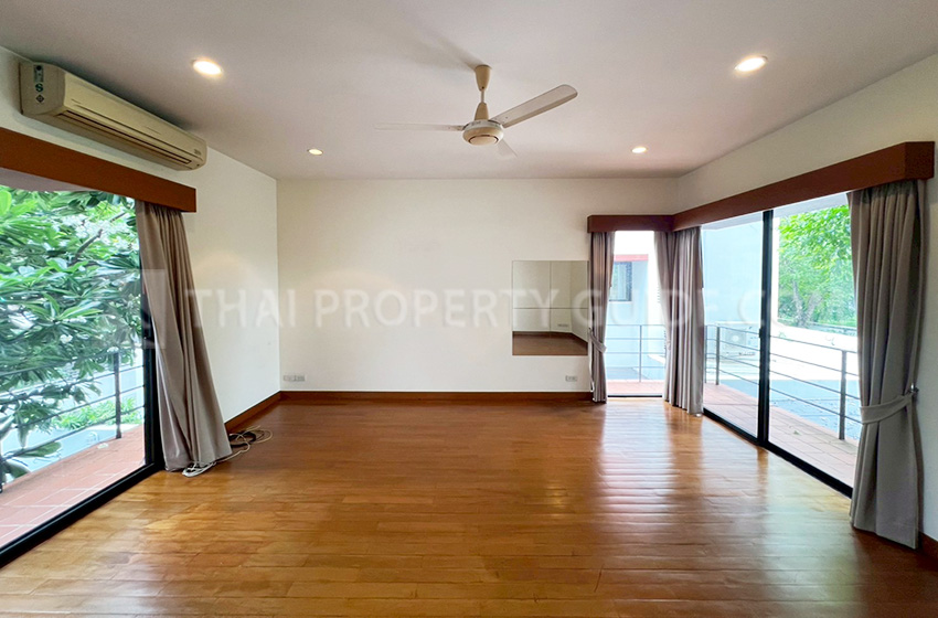 House with Private Pool in Sukhumvit 