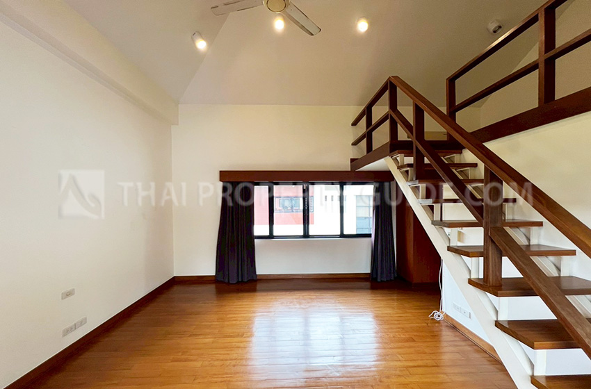 House with Private Pool in Sukhumvit 