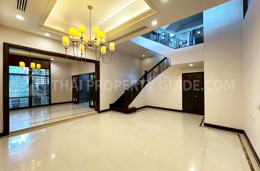 House with Private Pool in Sukhumvit 