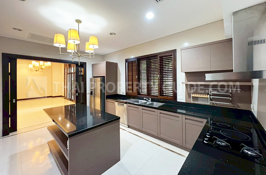 House with Private Pool in Sukhumvit 