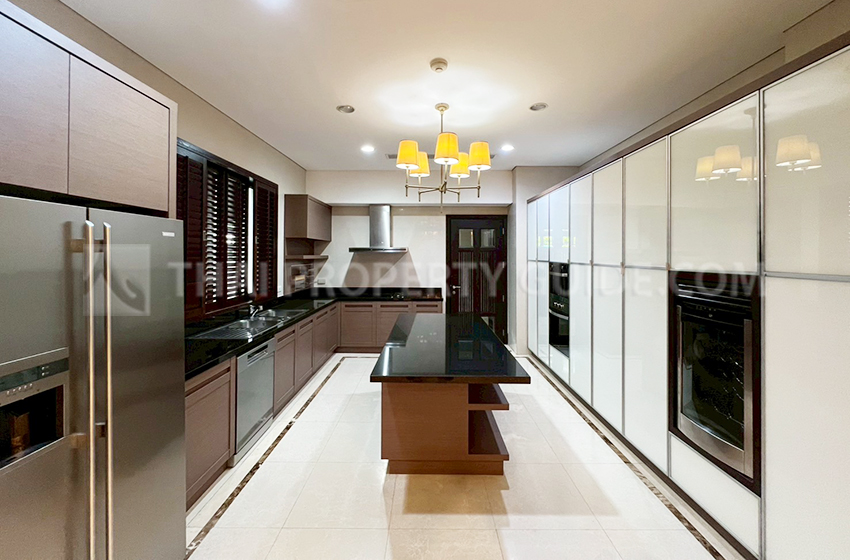 House with Private Pool in Sukhumvit 