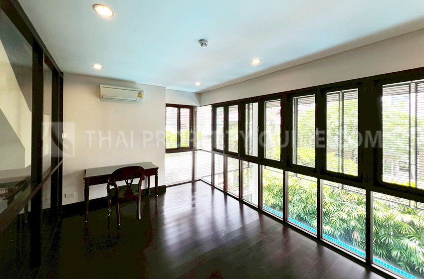 House with Private Pool in Sukhumvit 