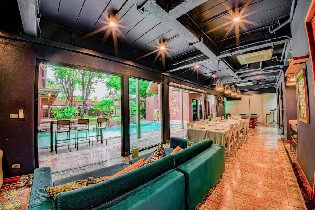 House with Private Pool in Sukhumvit 