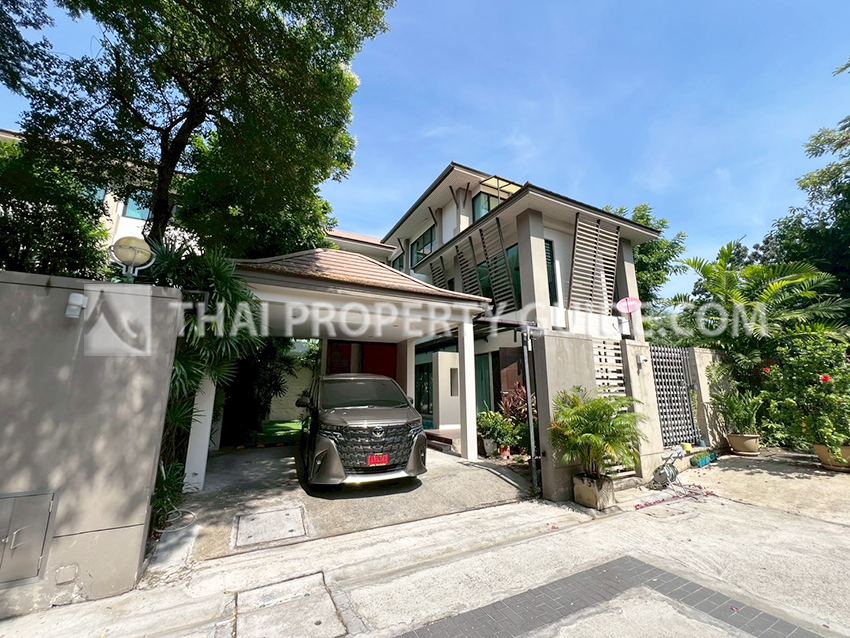 House with Private Pool in Sukhumvit