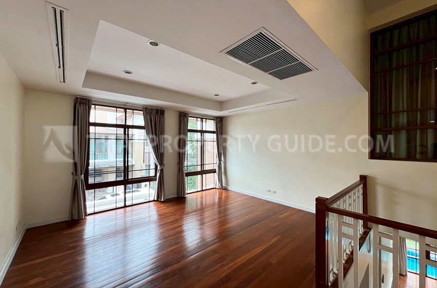 House with Private Pool in Sukhumvit 