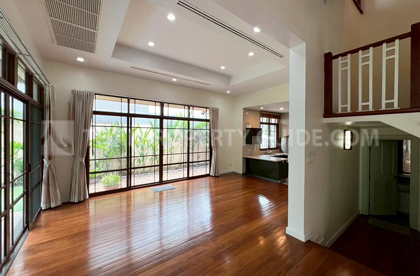 House with Private Pool in Sukhumvit 