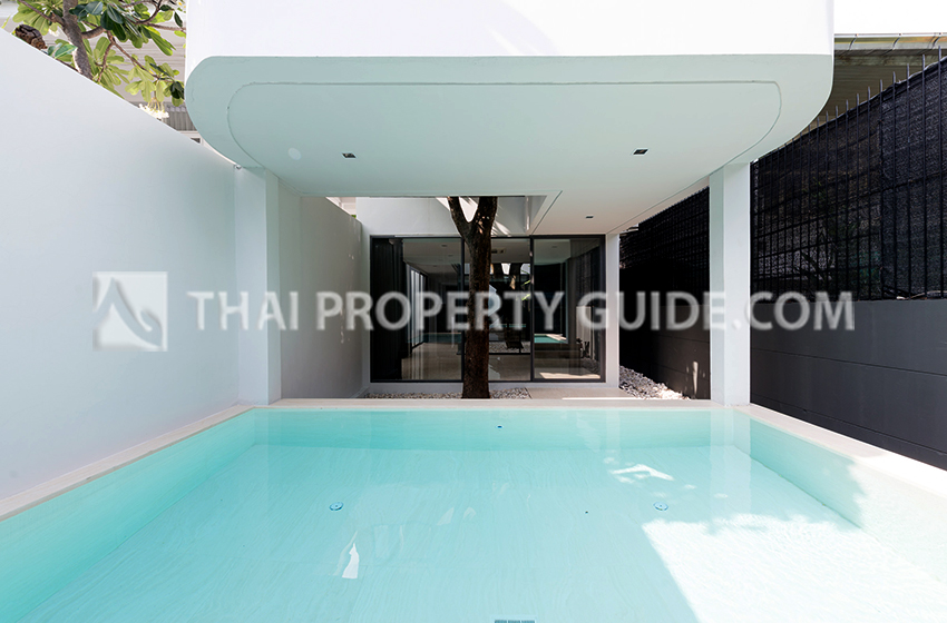 House with Private Pool in Sukhumvit 