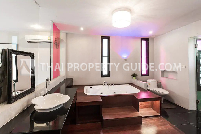 House with Private Pool in Sukhumvit 