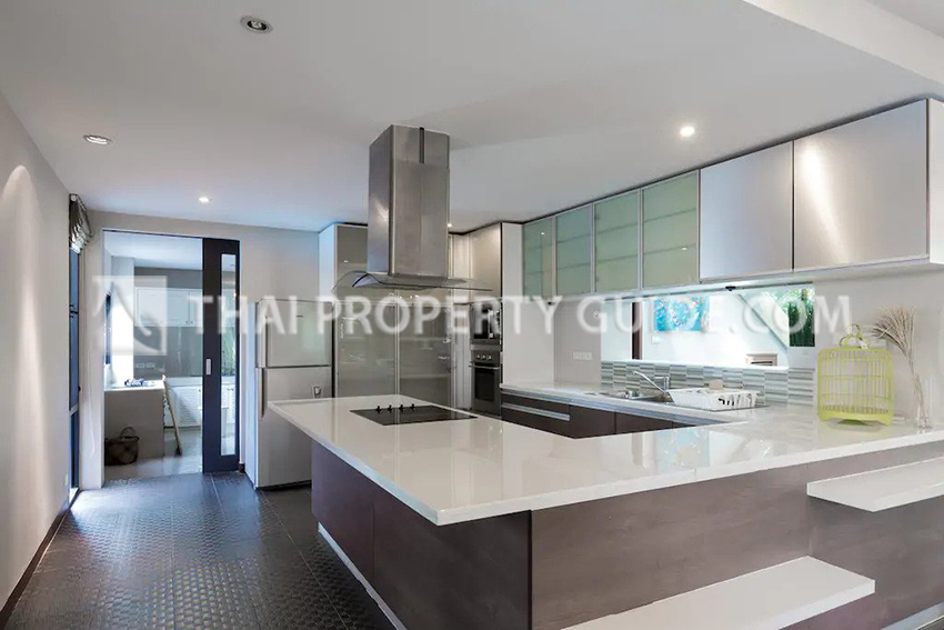House with Private Pool in Sukhumvit 