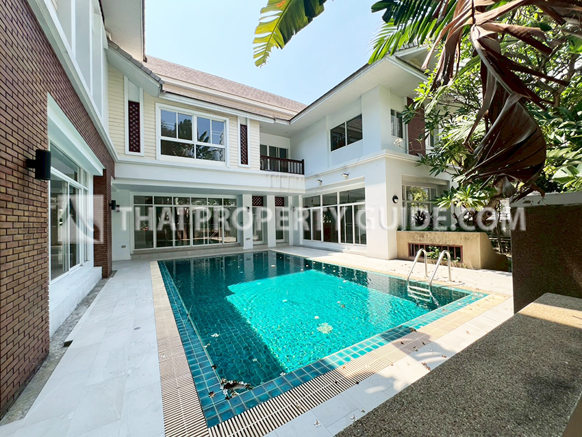 House with Private Pool for rent in Sukhumvit