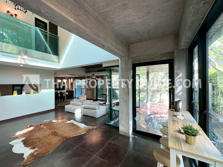 House with Private Pool in Sukhumvit 