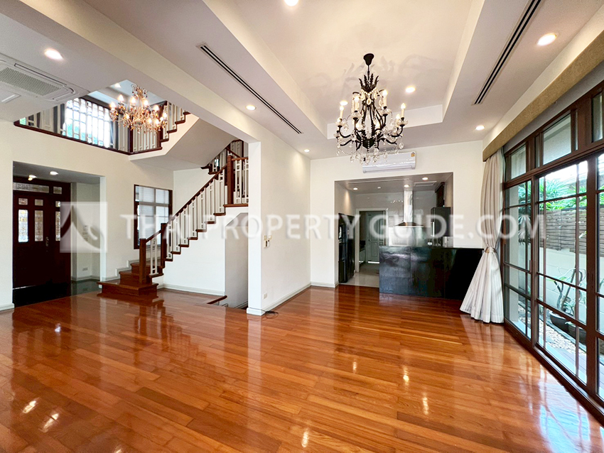 House with Private Pool in Sukhumvit 