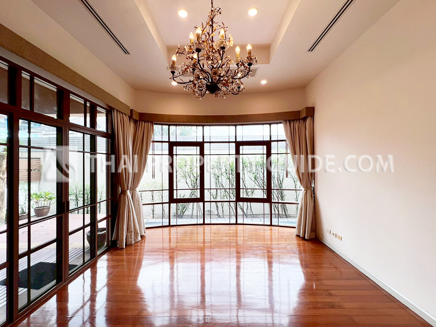 House with Private Pool in Sukhumvit 