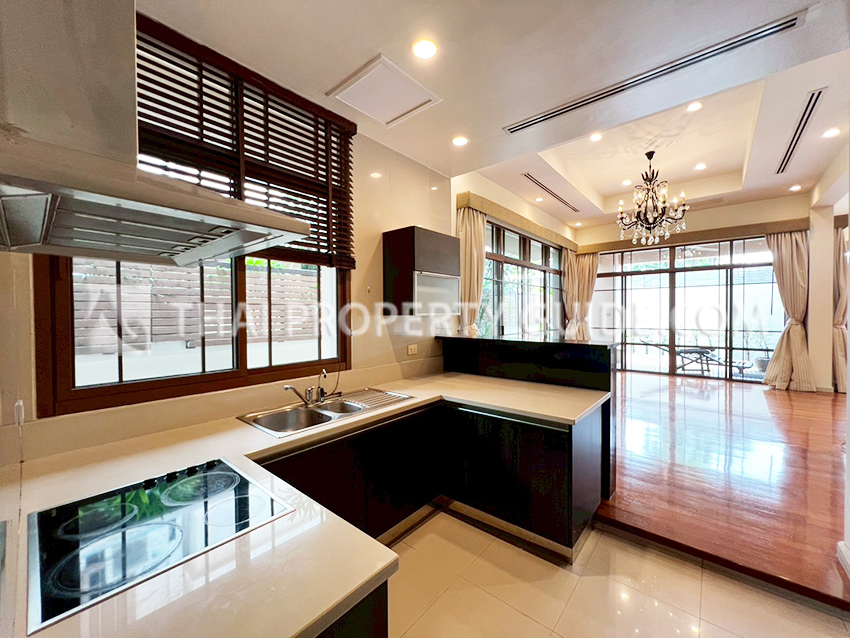 House with Private Pool in Sukhumvit 