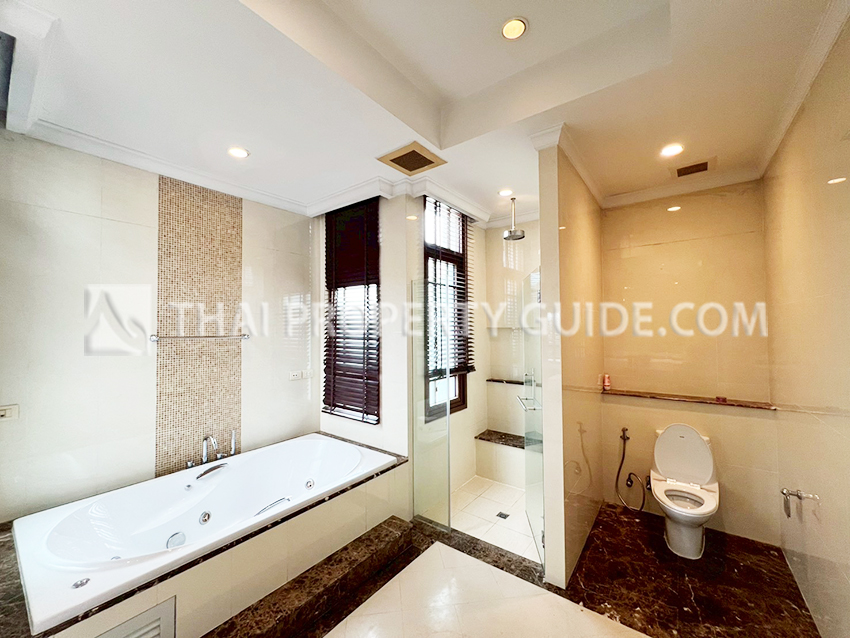 House with Private Pool in Sukhumvit 