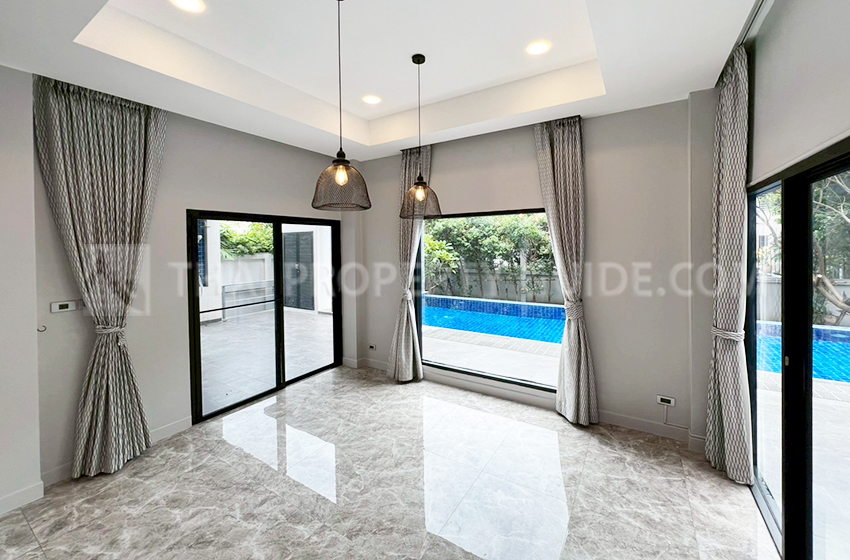 House with Private Pool in Sukhumvit 