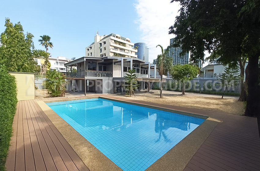 House with Private Pool in Sukhumvit 