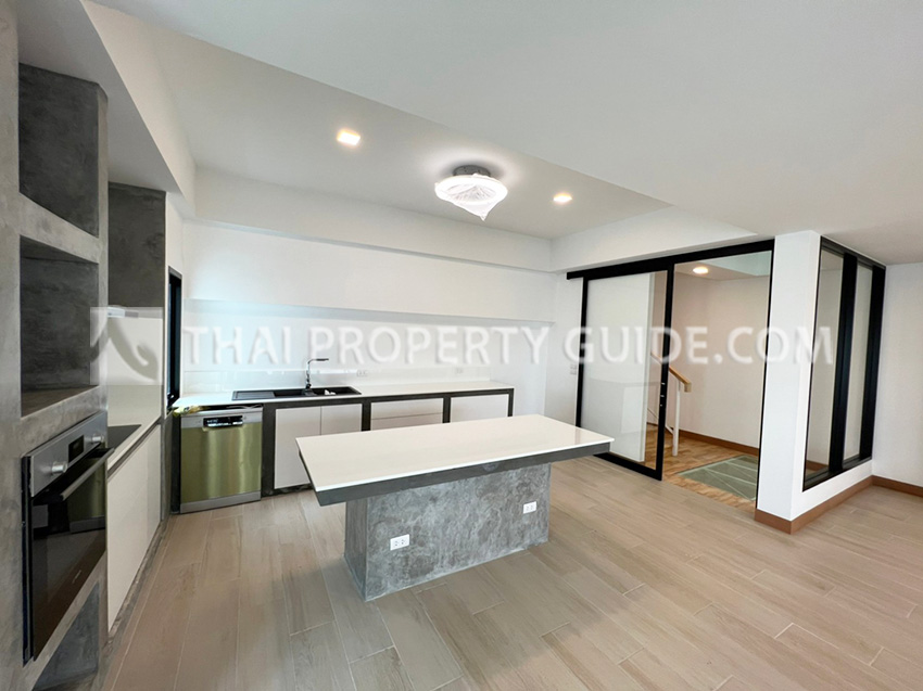 House with Private Pool in Sukhumvit 