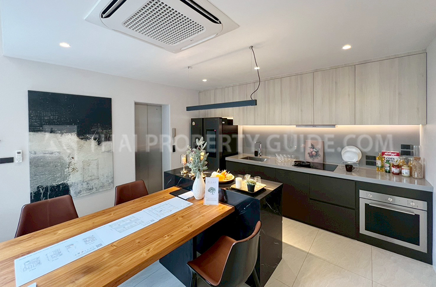 House with Private Pool in Sukhumvit 