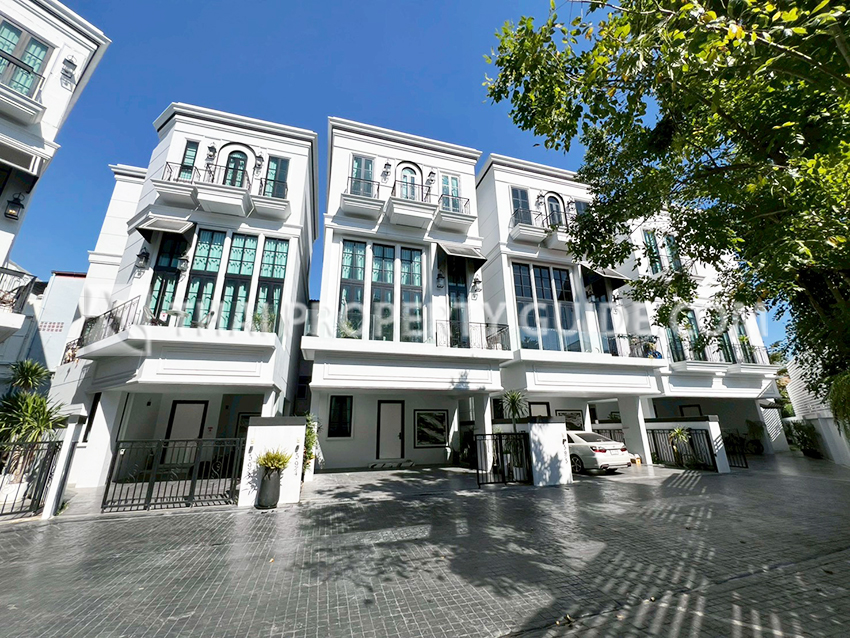 House with Private Pool in Sukhumvit