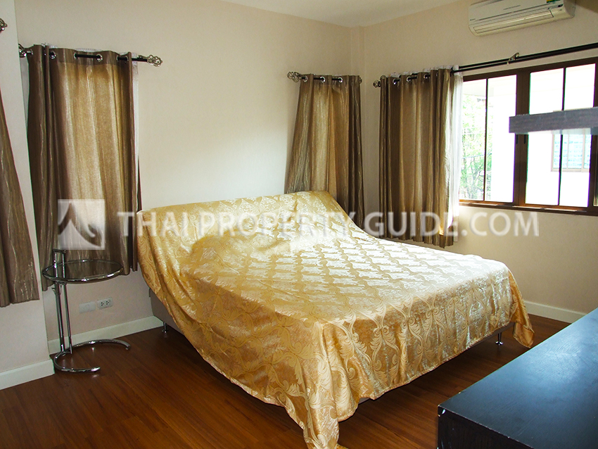 House with Shared Pool in Bangnatrad 